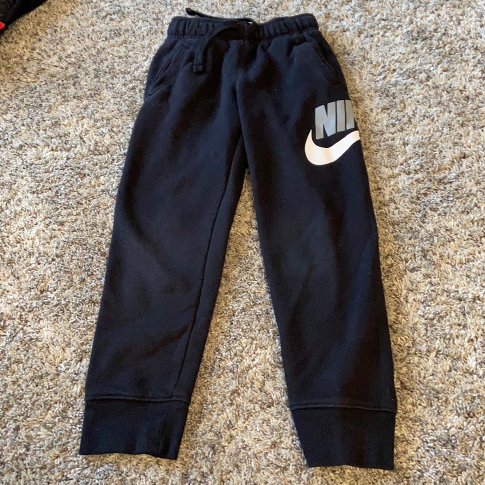 Boys Nike size 5/6 sweatpants